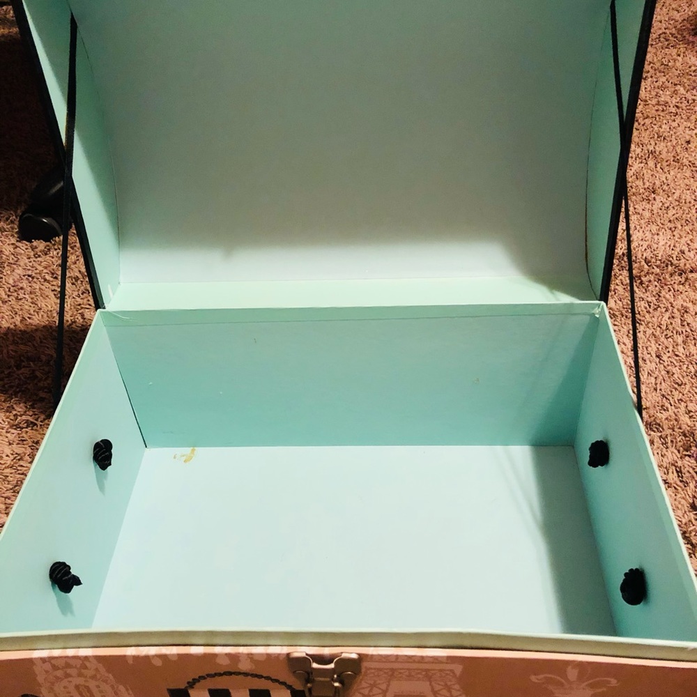 Preowned Chic storage both box ⭐️☺️ - Picture 8 of 16